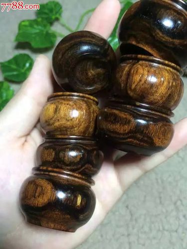 黄花梨树根雕价值解析:从选苗到采根的全流程指南 授粉需求:黄花梨为自花授粉,无需配置授粉树