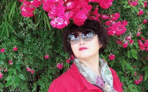 岁月沉香，花开不败——六十岁的女人像什么花