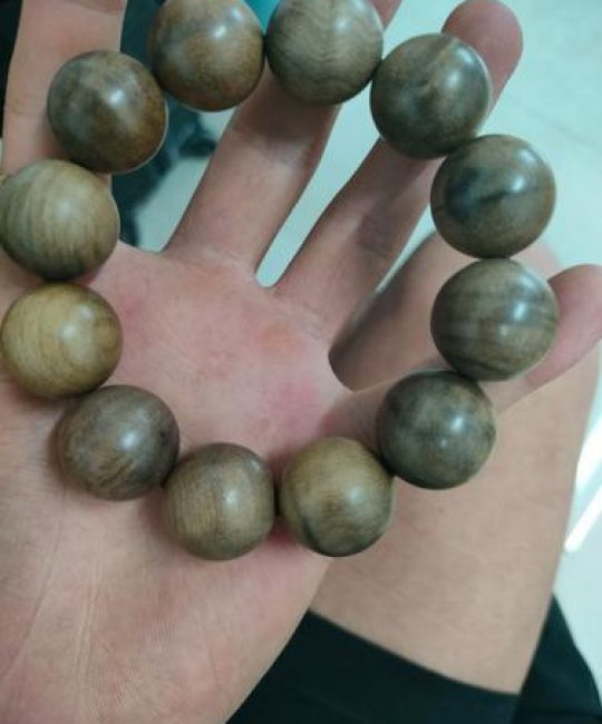 阴沉金丝楠木手串有香味吗？答案与养护指南