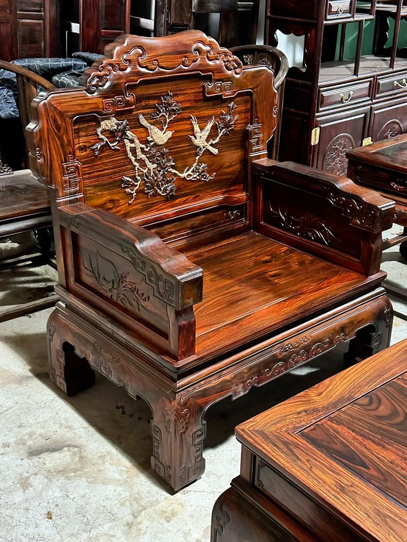 阔叶黄檀与缅甸花梨全面对比:哪个更适合家具收藏? 阔叶黄檀与缅甸花梨全面对比:哪个更适合家具收藏?