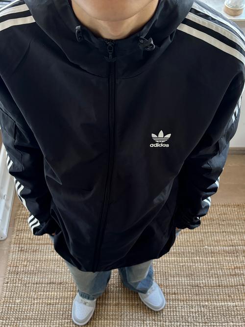 adidas属于什么档次?一线运动品牌的中高端定位解析 adidas属于什么档次?一线运动品牌的中高端定位解析