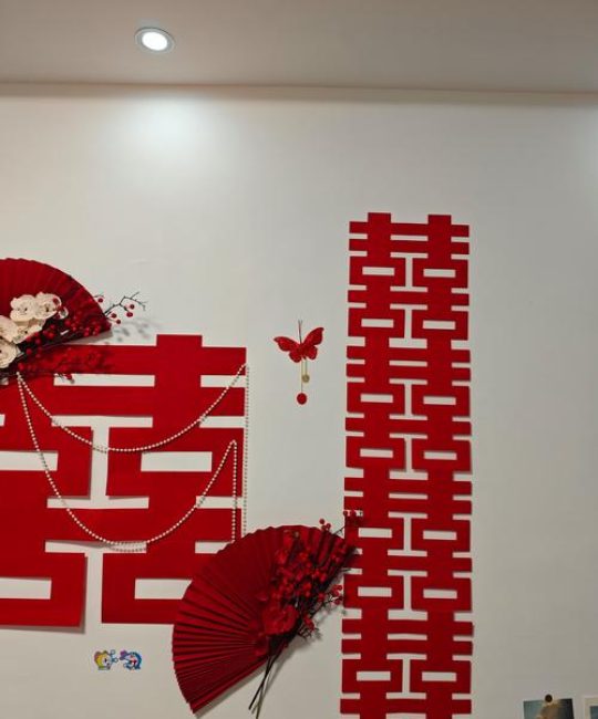 植绒喜字 vs 无纺布喜字：园艺装饰场景下的全方位对比