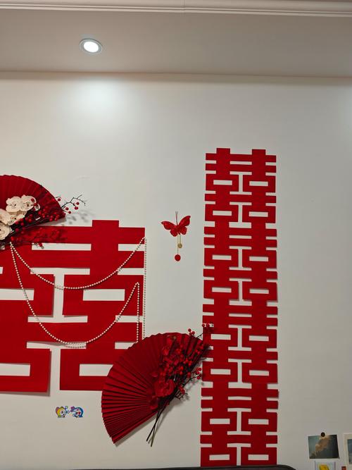 植绒喜字 vs 无纺布喜字:园艺装饰场景下的全方位对比 品种比对:植绒喜字 vs 无纺布喜字——园艺装饰场景适用性分析
