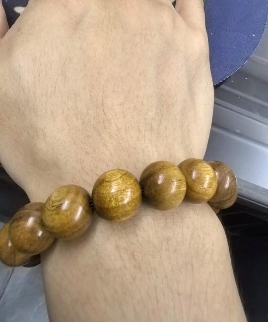 金丝楠木手串怎么盘才亮？新手避坑指南与包浆全流程解析