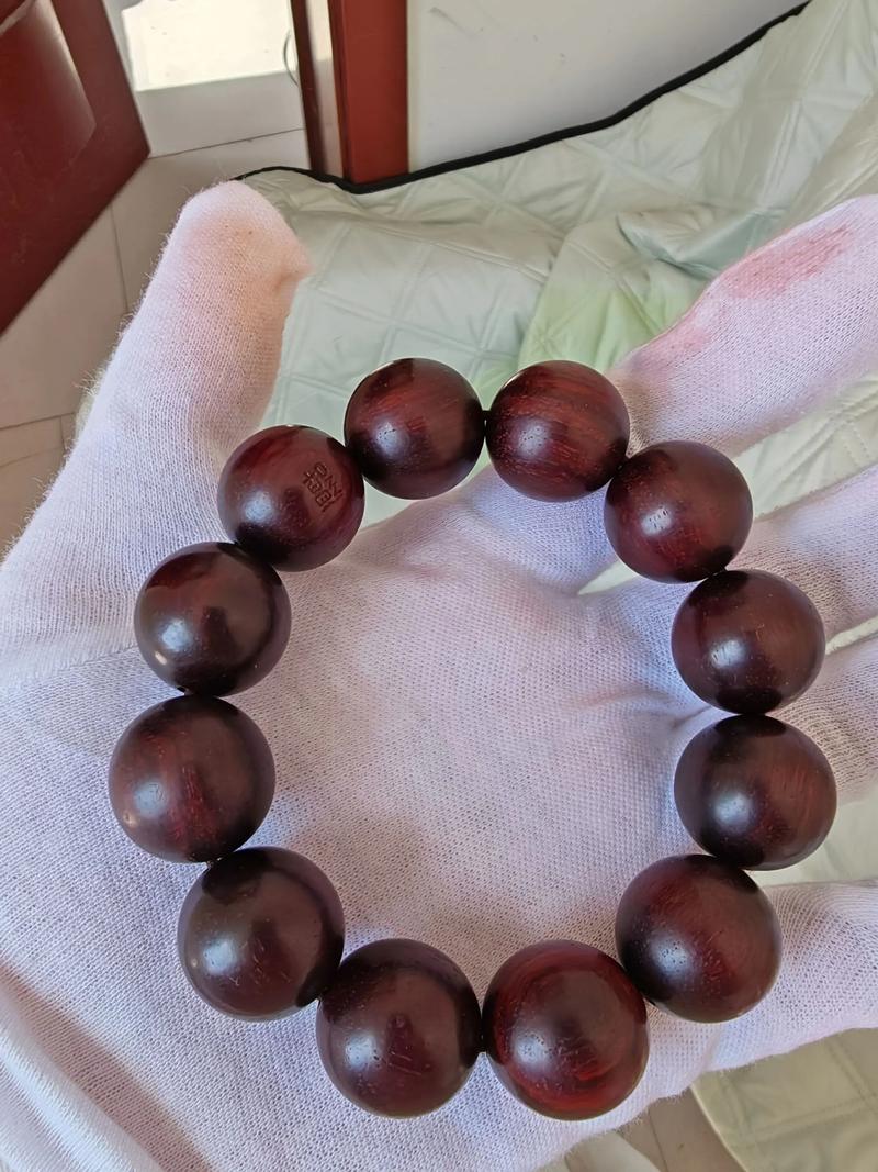 真正的小叶紫檀会掉色吗?掉色是假货还是氧化?一文看懂小叶紫檀鉴别技巧 真正的小叶紫檀会掉色吗?掉色是假货还是氧化?一文看懂小叶紫檀鉴别技巧