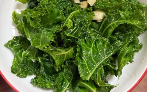 新鲜的羽衣甘蓝怎么吃？3种最佳做法及预处理技巧
