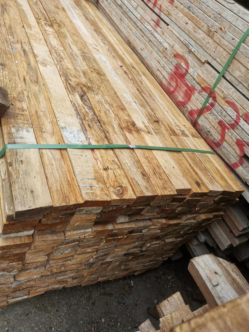 建筑木方多少钱?2025年最新价格参考与影响因素解析 季节因素:雨季与冬季价格波动