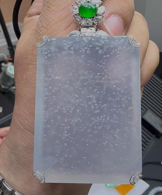 雪花棉翡翠价格是多少？2025年最新市场参考区间与影响因素详解