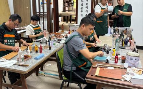 黄杨木家具保养与苗木养护：绿篱造型苗的修剪与成型技术