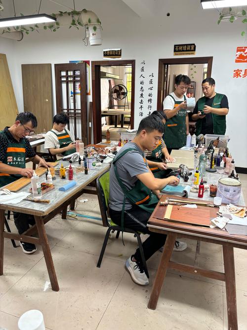 黄杨木家具保养与苗木养护:绿篱造型苗的修剪与成型技术 黄杨木家具保养与苗木养护:绿篱造型苗的修剪与成型技术