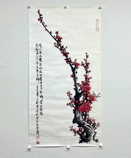 王成喜梅花国画作品赏析：红色经典与收藏价值解析