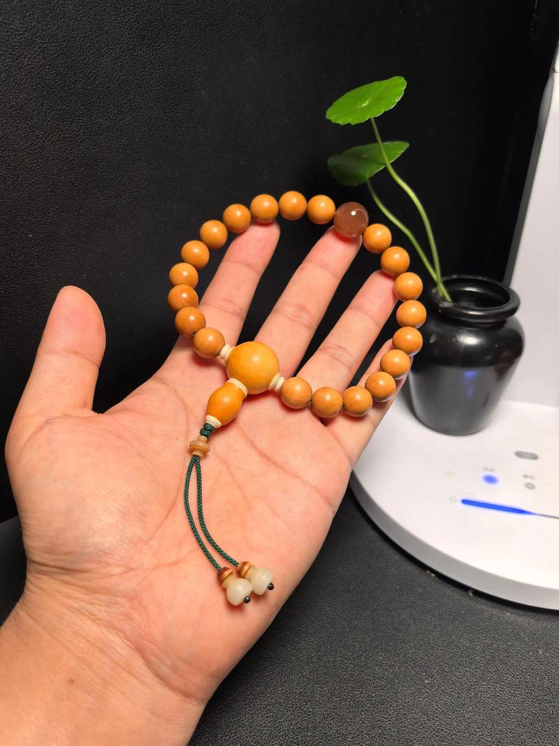 黄杨木手串的价值评估与园林种植规格解析 黄杨木手串的价值评估与园林种植规格解析