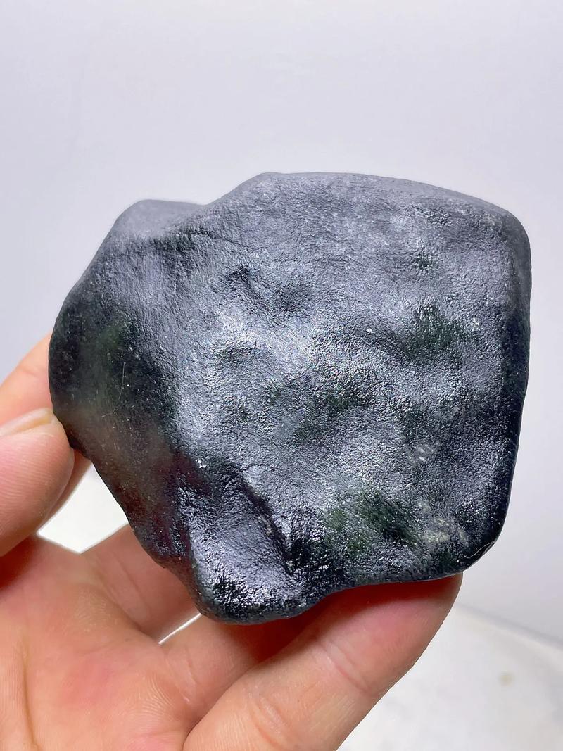 莫西沙雪花棉值钱吗?——从园艺视角看翡翠原石的收藏价值 莫西沙雪花棉值钱吗?关键看三点