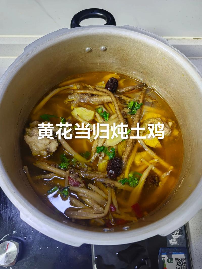鸡和黄花菜能一起炖吗?——花园里的共生之道 一、花园里的“炖”法:共生而非共锅