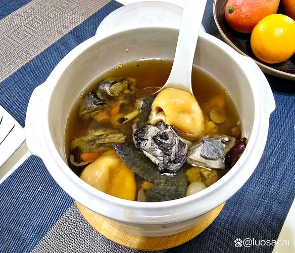 鸡和黄花菜能一起炖吗?——花园里的共生之道 五、总结:让花园自给自足