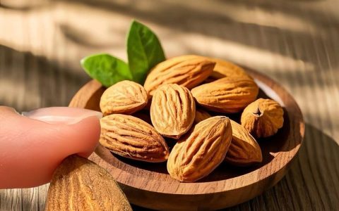 吃巴旦木有什么好处？安全性、食用指南与禁忌全解析