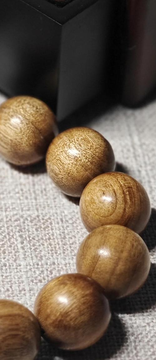 金丝楠木好不好怎么看?从纹理、香味到油性,手把手教你鉴别优劣 二、看纹理:金丝是灵魂