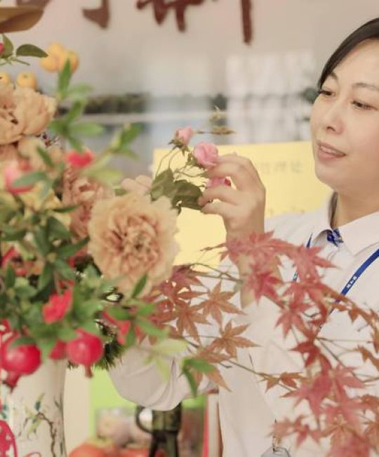 插花花艺师是干什么的？解锁这朵“职业之花”的无限可能