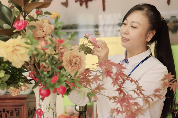 插花花艺师是干什么的?解锁这朵“职业之花”的无限可能 插花花艺师是干什么的?解锁这朵“职业之花”的无限可能