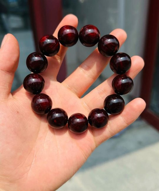 盘了十几年的小叶紫檀：揭秘“玻璃底”包浆的秘密与保养心得