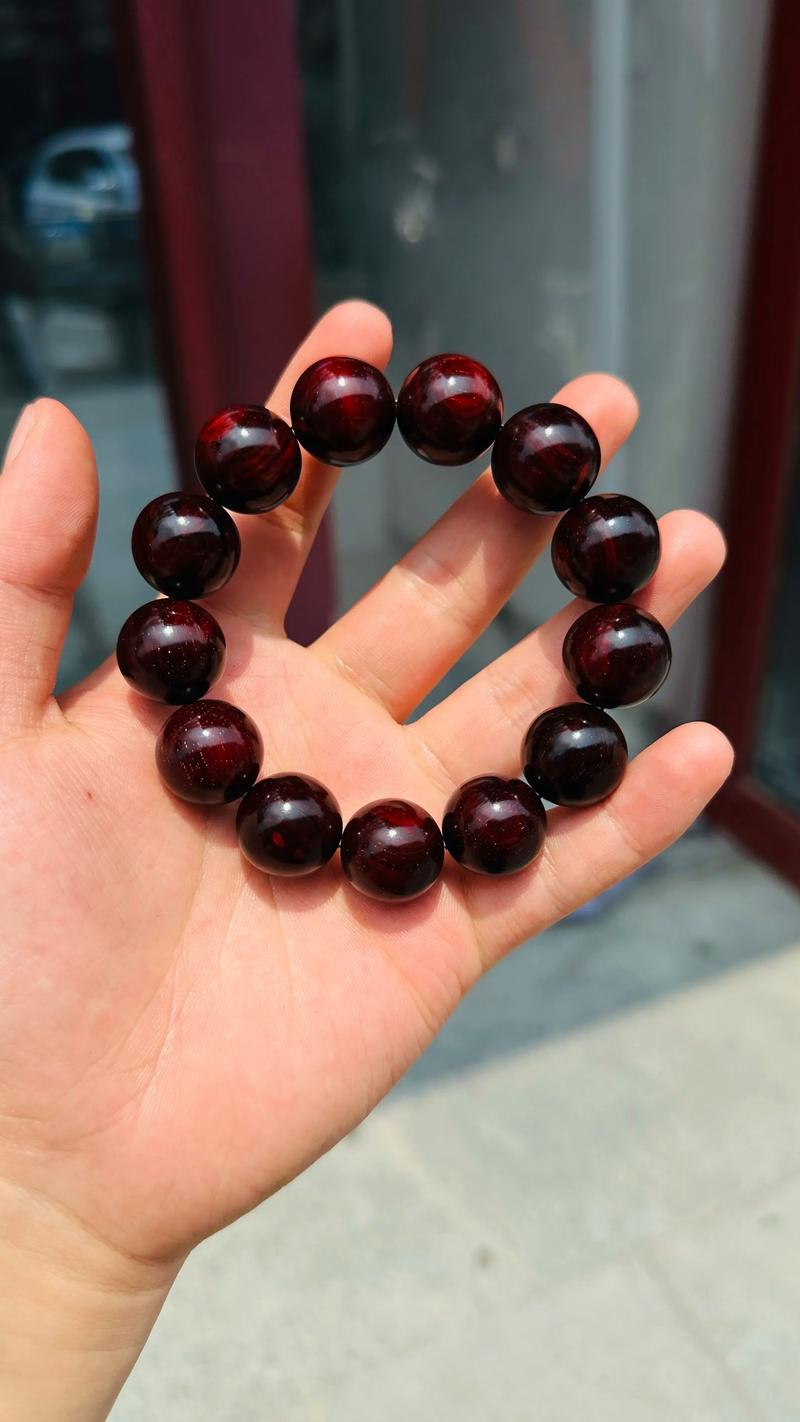 盘了十几年的小叶紫檀：揭秘“玻璃底”包浆的秘密与保养心得