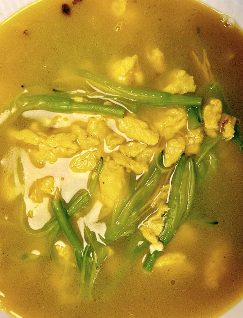 黄花菜与鸡蛋的完美搭配:从园艺种植到健康食用指南 三、庭院景观与食用兼得的小技巧