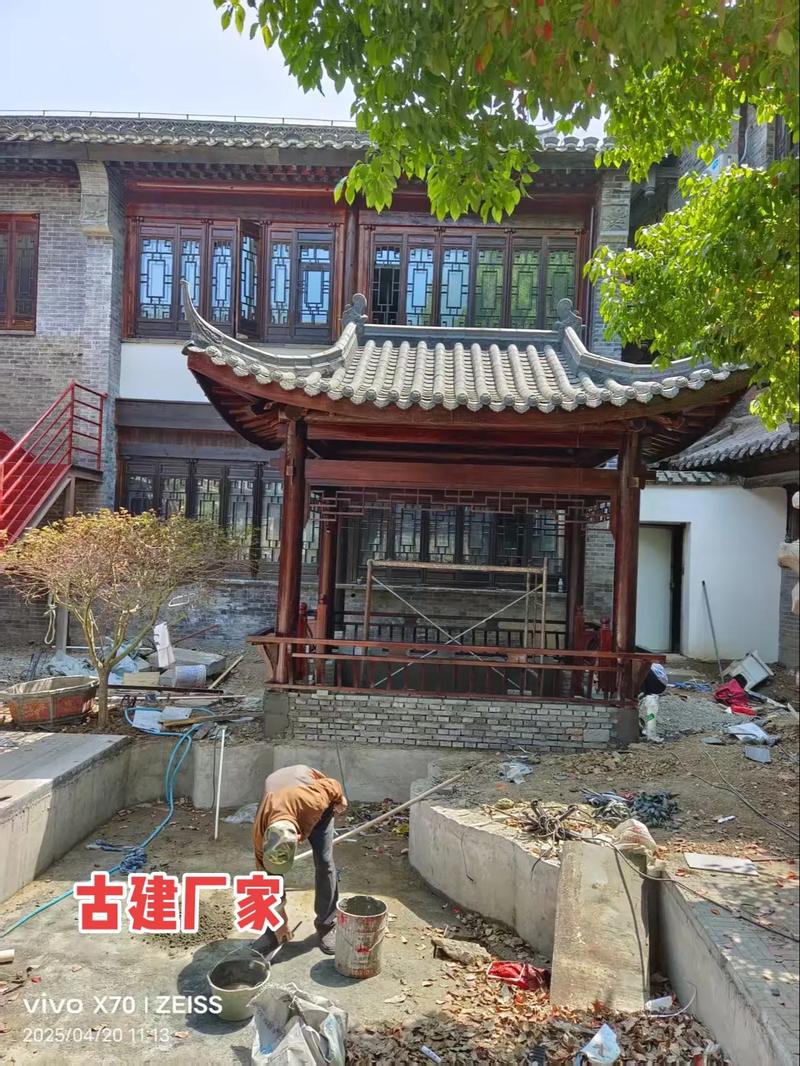 碳化木凉亭价格全解析:多少钱一个?2025年最新报价参考 规格:影响价格最核心的因素