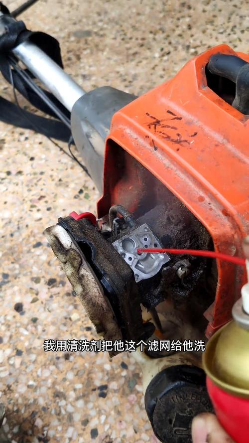二、不同类型打草机的启动方法