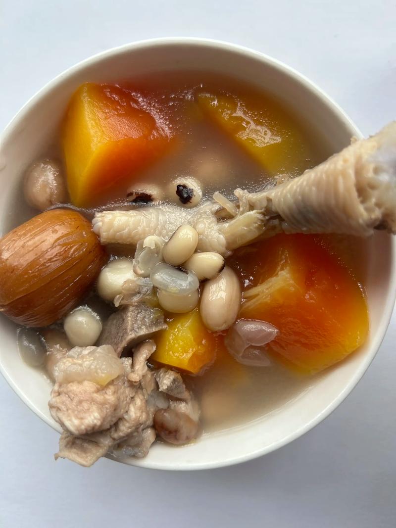 木瓜适合煲什么汤?从园艺种植到厨房汤品的完美指南 一、木瓜品种与煲汤的选择