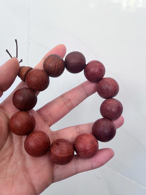 从一颗种子到一串手串：花梨木手串的价值与养护之道