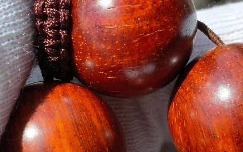 小叶紫檀什么颜色最好？专家教你辨别顶级紫檀料