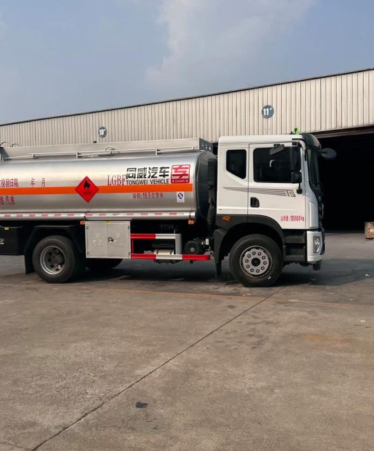 园艺专用油罐车/喷灌车价格是多少？规格、产地、采购量影响报价