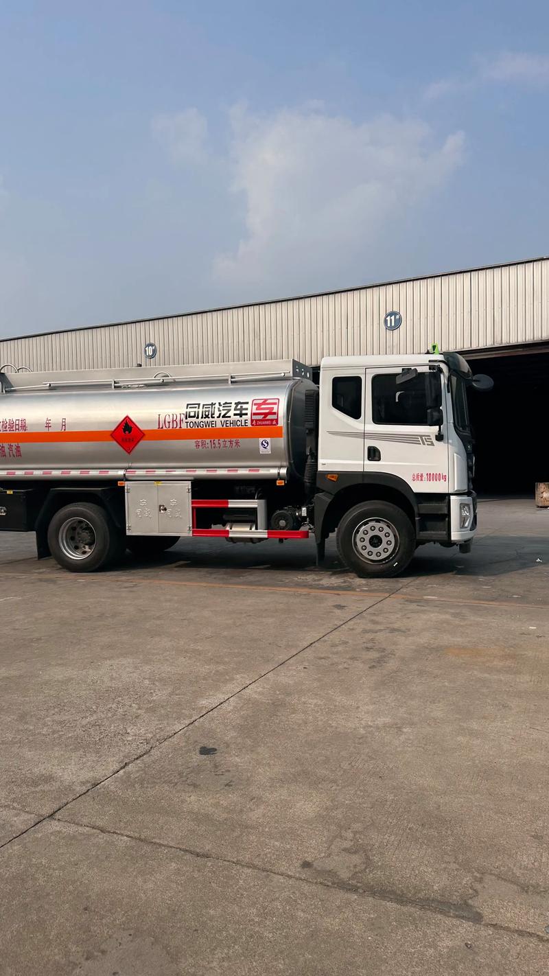园艺专用油罐车/喷灌车价格是多少？规格、产地、采购量影响报价